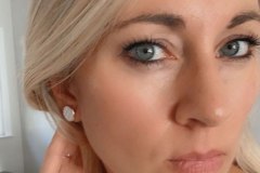Earrings-Model-1