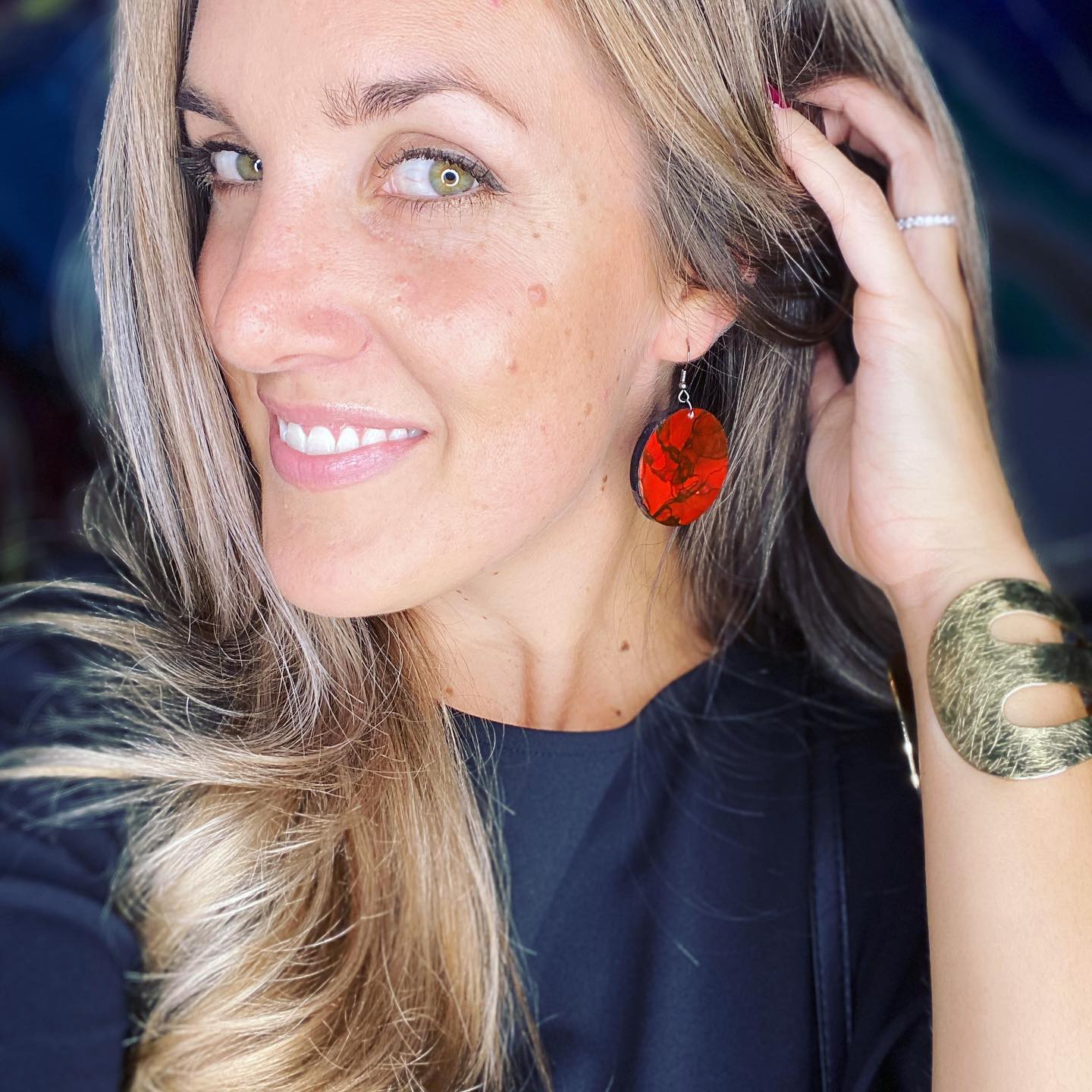 service-04 earrings-model-2